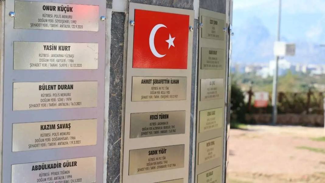 Cumhuriyet Dönemi Antalya Şehitleri Anıtı İçin Anlamlı Dokunuş! 7